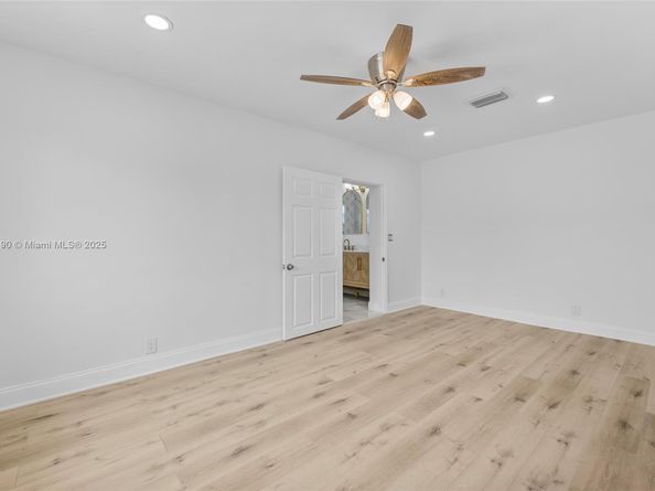 949 SE 5th St, Deerfield Beach FL 33441