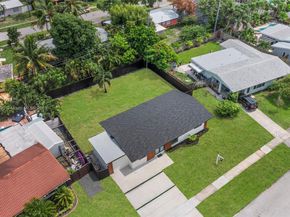 949 SE 5th St, Deerfield Beach FL 33441
