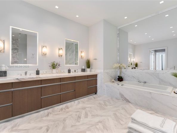2811 S Bayshore Dr 18A+B, Coconut Grove FL 33133