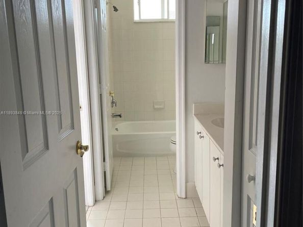 2904 NW 33rd Ter, Lauderdale Lakes FL 33311