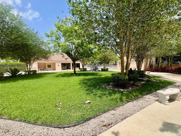 9211 Chelsea Drive N, Plantation FL 33324