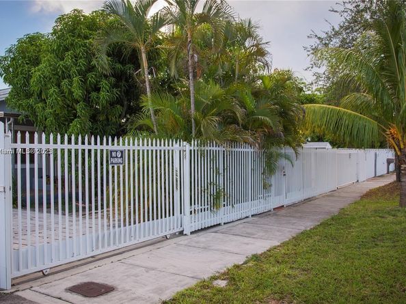 3166 NW 102nd St, Miami FL 33147