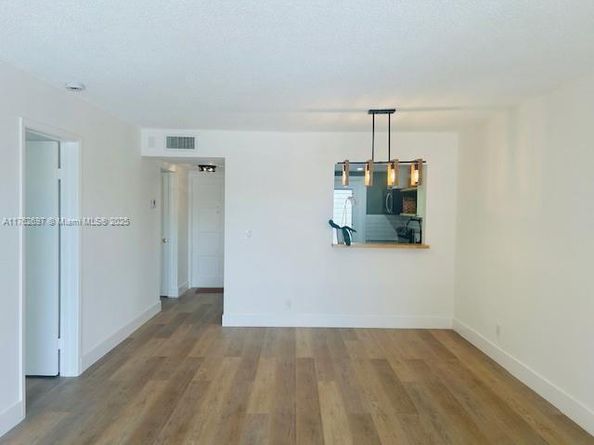 1101 Hillcrest Ct 306, Hollywood FL 33021