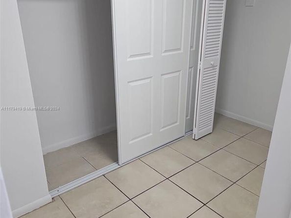 18900 NE 3rd Ct 516, Miami FL 33179