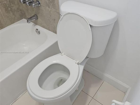 18900 NE 3rd Ct 516, Miami FL 33179