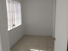18900 NE 3rd Ct 516, Miami FL 33179