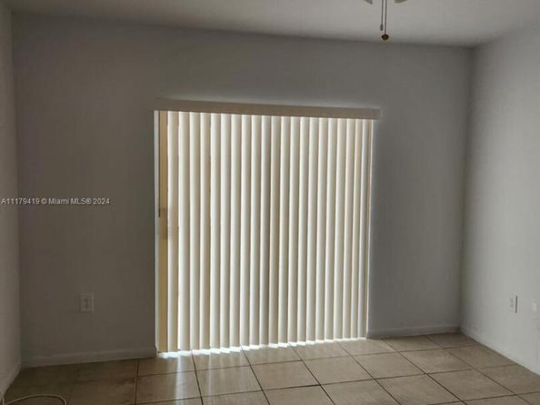 18900 NE 3rd Ct 516, Miami FL 33179