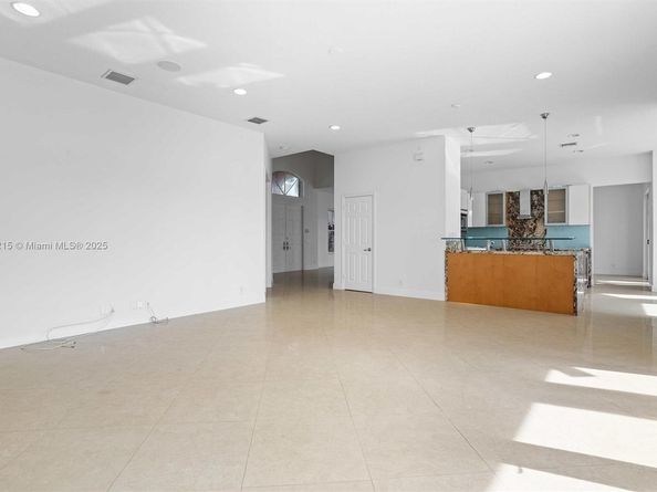 926 Marina Dr, Weston FL 33327
