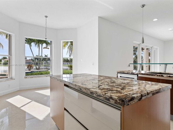 926 Marina Dr, Weston FL 33327