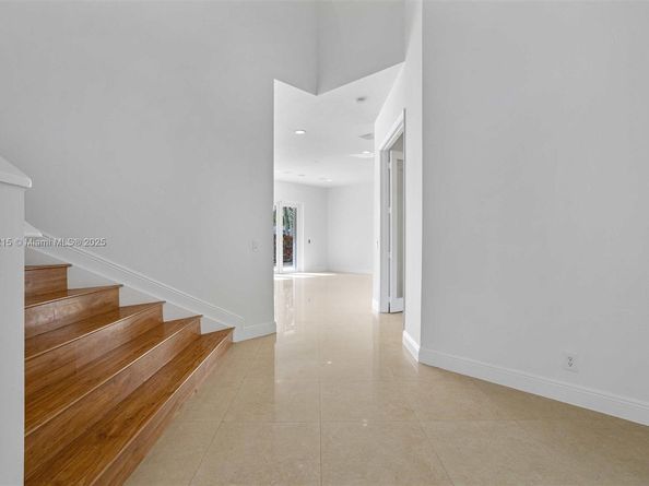 926 Marina Dr, Weston FL 33327