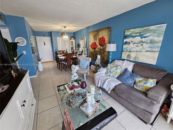 6820 W Flagler St 202, Miami FL 33144