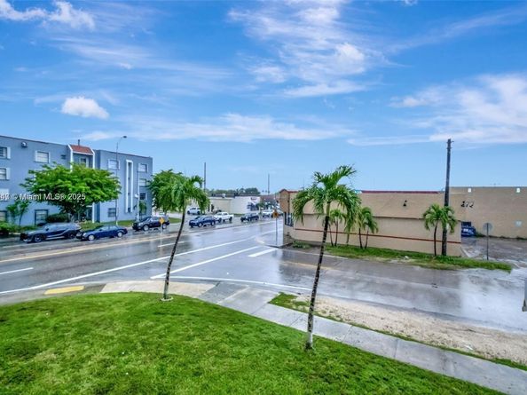 6820 W Flagler St 202, Miami FL 33144