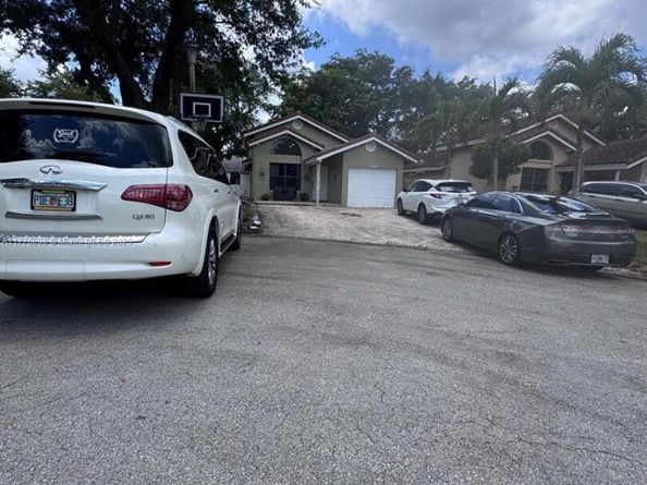 2370 NW 122nd Dr, Coral Springs FL 33065