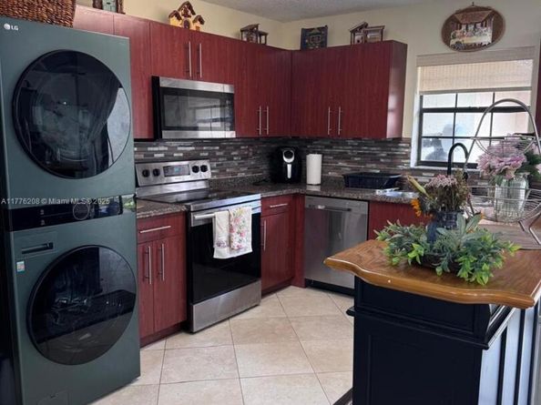 2370 NW 122nd Dr, Coral Springs FL 33065
