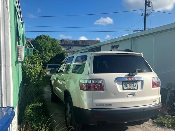3520 NW 79th St, Miami FL 33147
