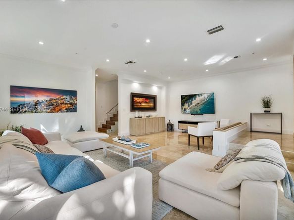 7440 SW 56th Ct, Miami FL 33143