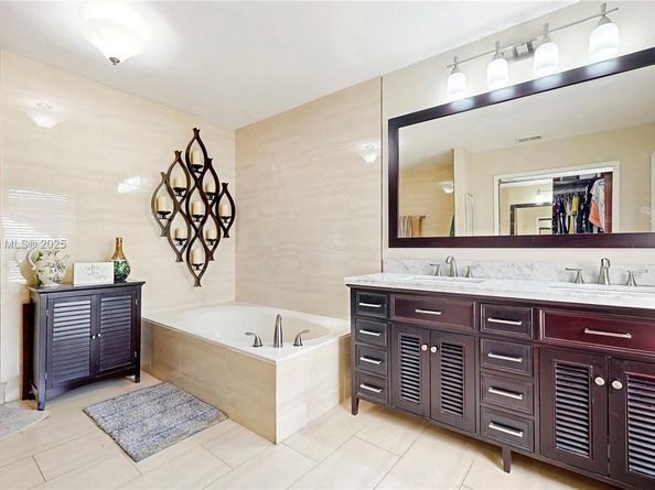 982 NW 133rd Ct, Miami FL 33182