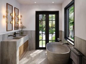 4727 N Bay Rd, Miami Beach FL 33140