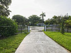 795 NE 146 St, North Miami FL 33161