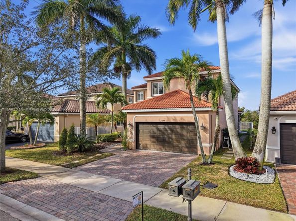 1844 Aspen Ln, Weston FL 33327