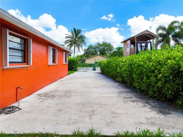 235 SW 16th Ter, Homestead FL 33030