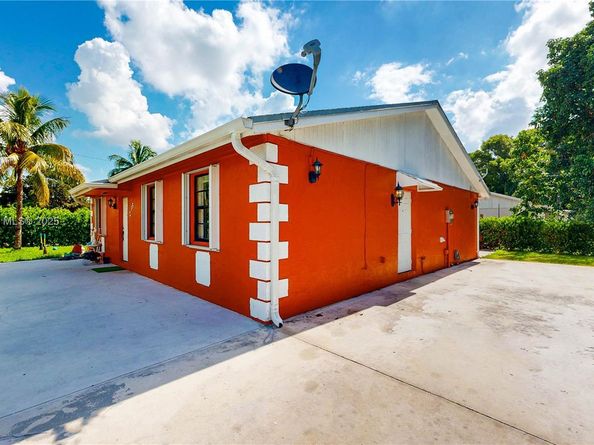 235 SW 16th Ter, Homestead FL 33030