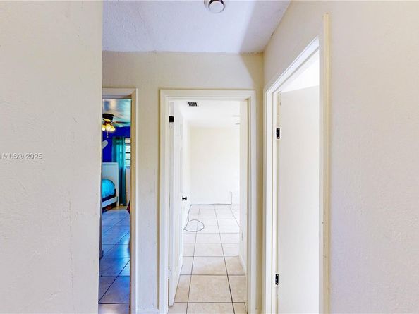 235 SW 16th Ter, Homestead FL 33030