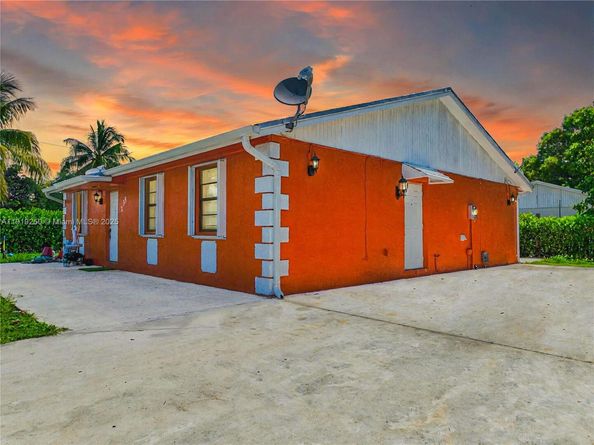 235 SW 16th Ter, Homestead FL 33030