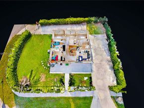 235 SW 16th Ter, Homestead FL 33030