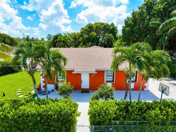 235 SW 16th Ter, Homestead FL 33030
