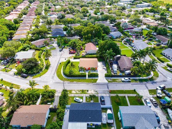 235 SW 16th Ter, Homestead FL 33030