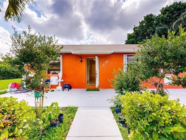 235 SW 16th Ter, Homestead FL 33030