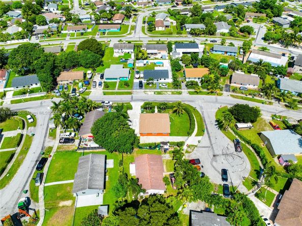 235 SW 16th Ter, Homestead FL 33030