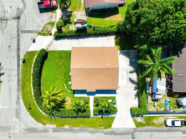 235 SW 16th Ter, Homestead FL 33030