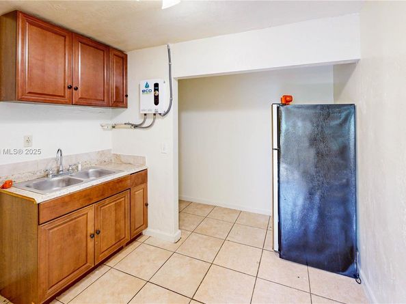 235 SW 16th Ter, Homestead FL 33030