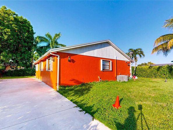 235 SW 16th Ter, Homestead FL 33030
