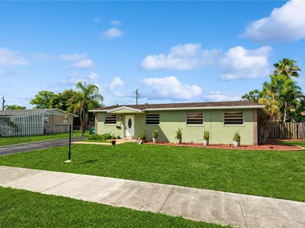 9540 Lisa Rd, Cutler Bay FL 33157