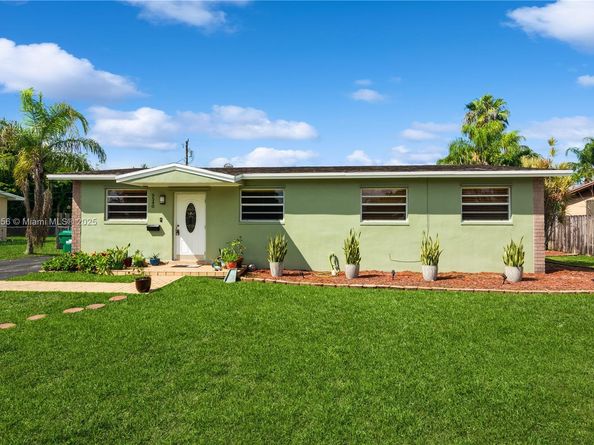 9540 Lisa Rd, Cutler Bay FL 33157