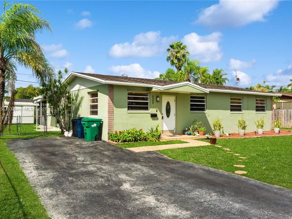 9540 Lisa Rd, Cutler Bay FL 33157
