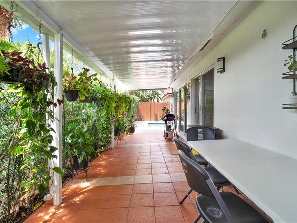5566 NW 102nd Pl, Doral FL 33178
