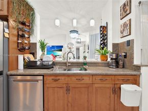 5566 NW 102nd Pl, Doral FL 33178