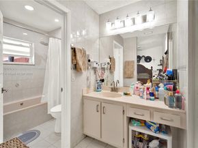 5566 NW 102nd Pl, Doral FL 33178