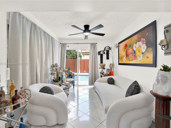 5566 NW 102nd Pl, Doral FL 33178
