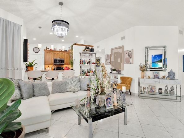 5566 NW 102nd Pl, Doral FL 33178