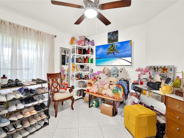 5566 NW 102nd Pl, Doral FL 33178