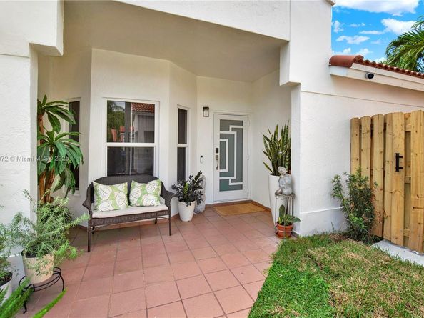 5566 NW 102nd Pl, Doral FL 33178