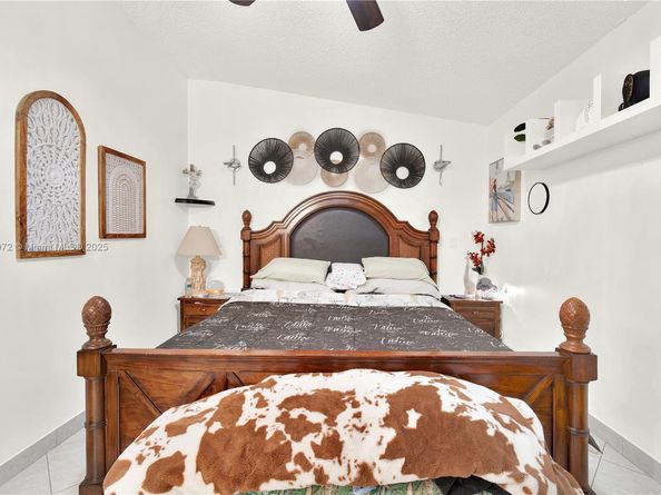 5566 NW 102nd Pl, Doral FL 33178