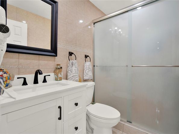 5566 NW 102nd Pl, Doral FL 33178