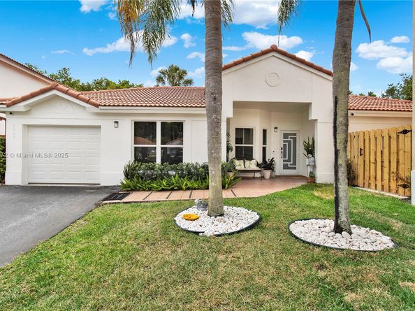 5566 NW 102nd Pl, Doral FL 33178