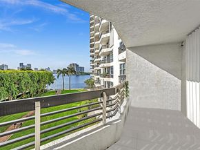 3530 Mystic Pointe Dr 411, Aventura FL 33180